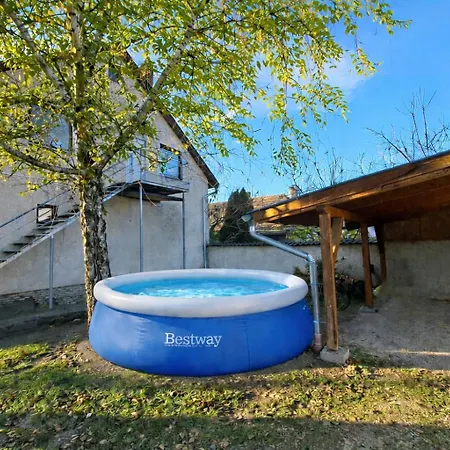 Apartment Lotusz Medencevel