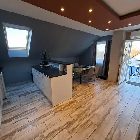 Lotusz Medencevel Apartment *