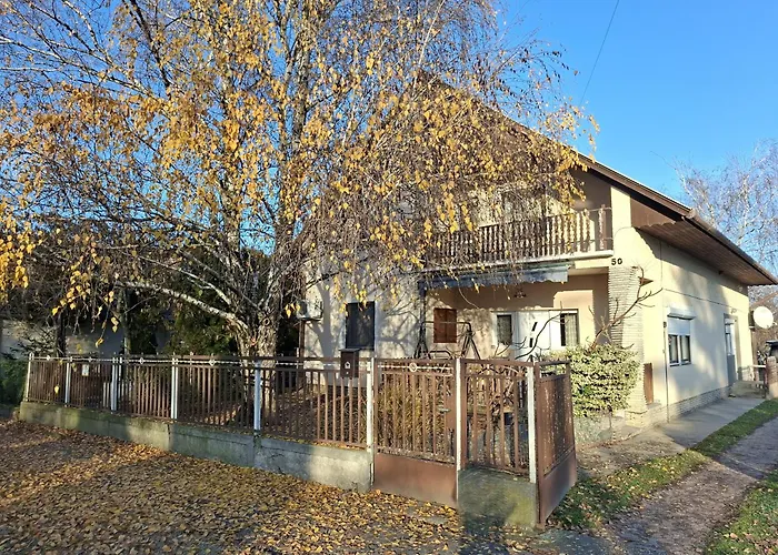 Lotusz Medencevel Apartment *