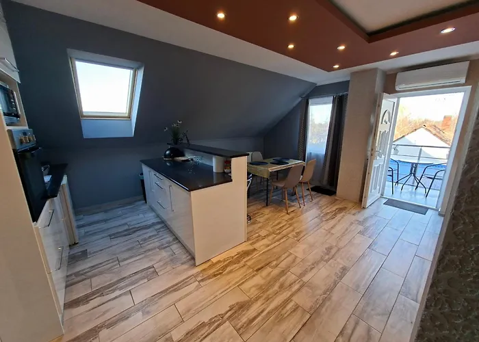 Lotusz Medencevel Apartment *